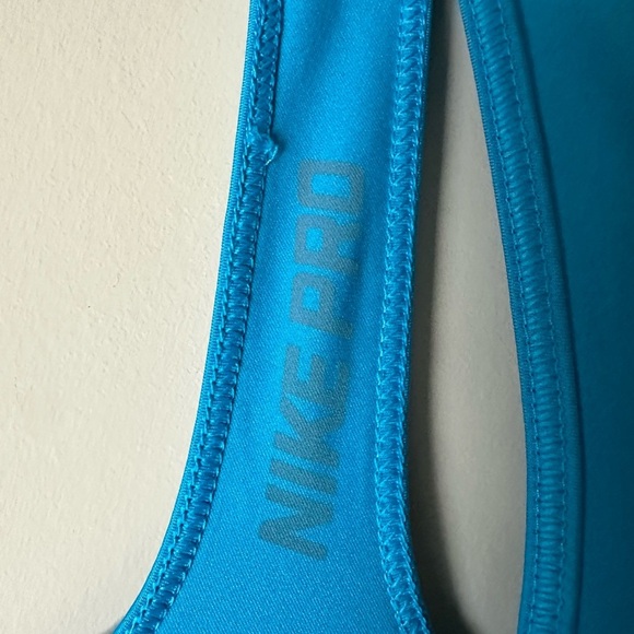 Nike Pro Dri-Fit Tank in Large - Picture 3 of 5